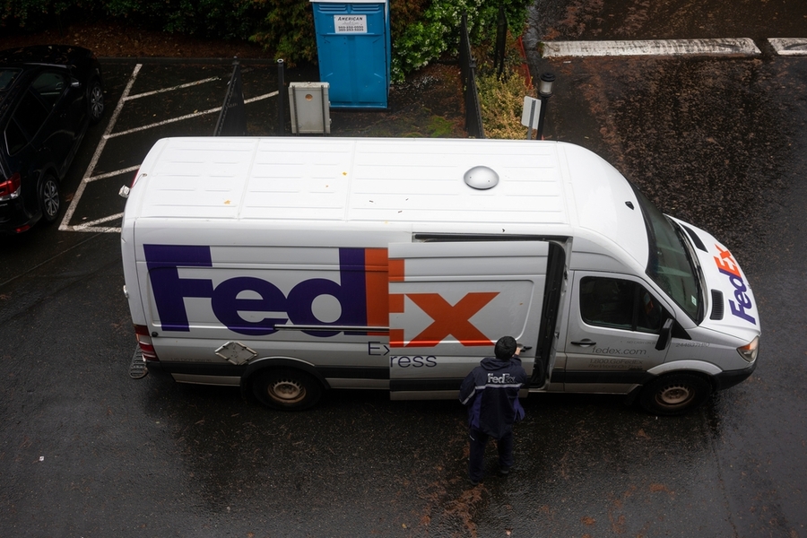Does FedEx Deliver When It Rains?